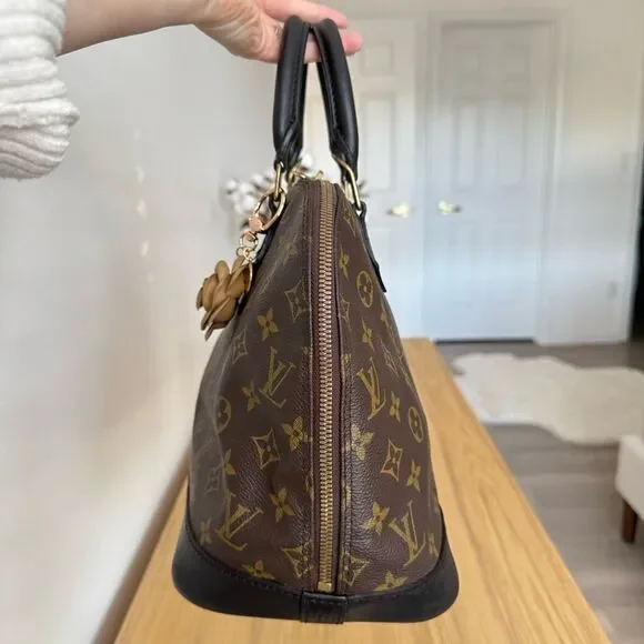 ✅AUTHENTIC✅LOUIS VUITTON ALMA PM - Picture 5 of 17